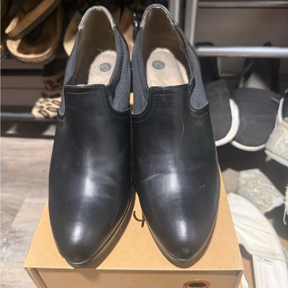 Men's Black Slip-On Shoes - Picture 1 of 5